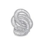 18k white gold diamond ring. - 10409