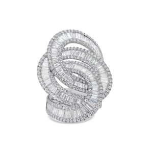 18k white gold diamond ring. - 10409