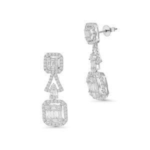 18k white gold pair of diamond drop earrings. - 10714