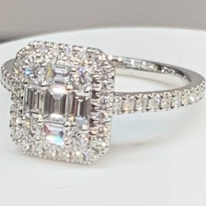 18k white gold diamond cocktail ring. - 11237