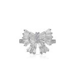 18k white gold diamond cocktail ring. - 10615