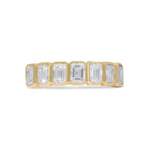 14k yellow gold diamond band. - 11542