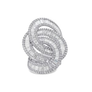 18k white gold diamond ring. - 10409