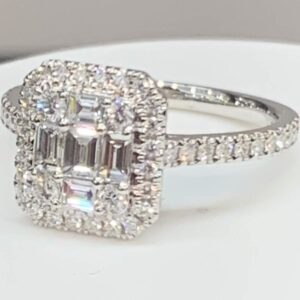 18k white gold diamond cocktail ring. - 11237